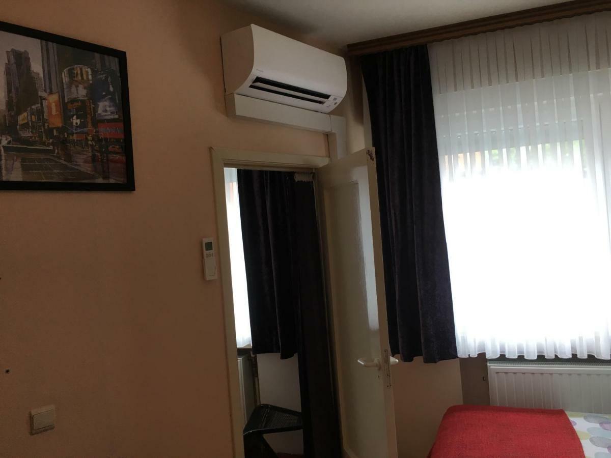 One-Bedroom Apartment Near Atomium Brussel Bagian luar foto
